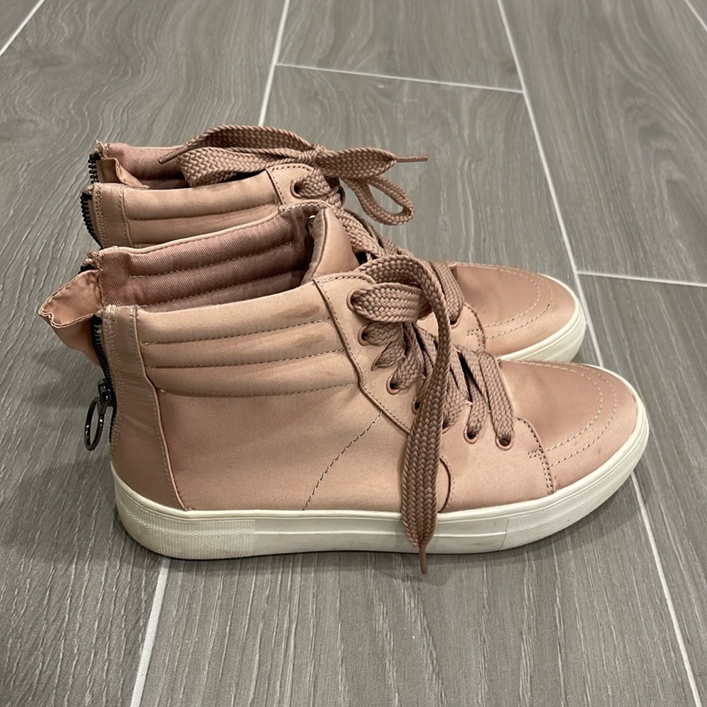 Steve Madden hightop women’s sneakers